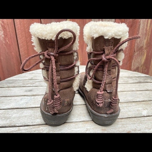UGG Australia Akadia Shearling Lined Winter Boots - Picture 8 of 9